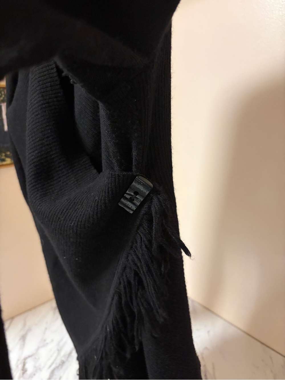 Vintage 100% Merino Wool Tweeds Black Fringed Wrap V‑Neck Sweater - Picture 4 of 4